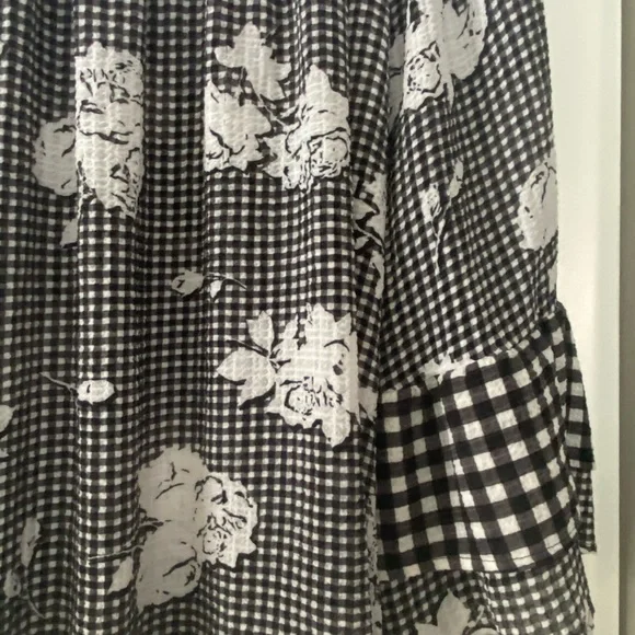 1X Spense - black and white gingham blouse, gathered neckline bell sleeves - Picture 4 of 7